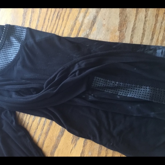 Black oxygen t-shirt with leather garment - Picture 3 of 4